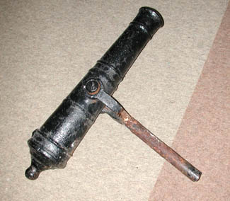 A Swivel Hotwitzer or deck cannon. Small swiveling cannons were used on the smaller gun boats